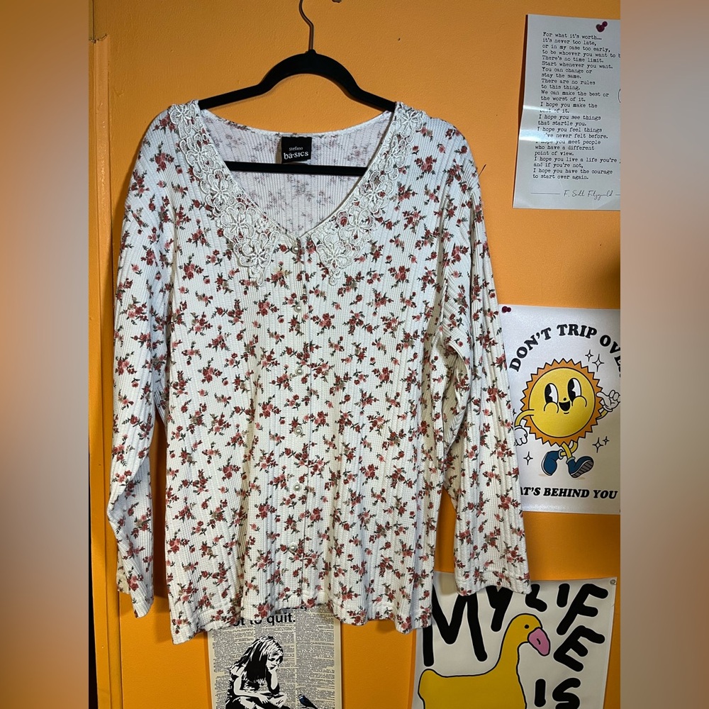 Vintage White and Pink Floral Long Sleeve Top with Lace